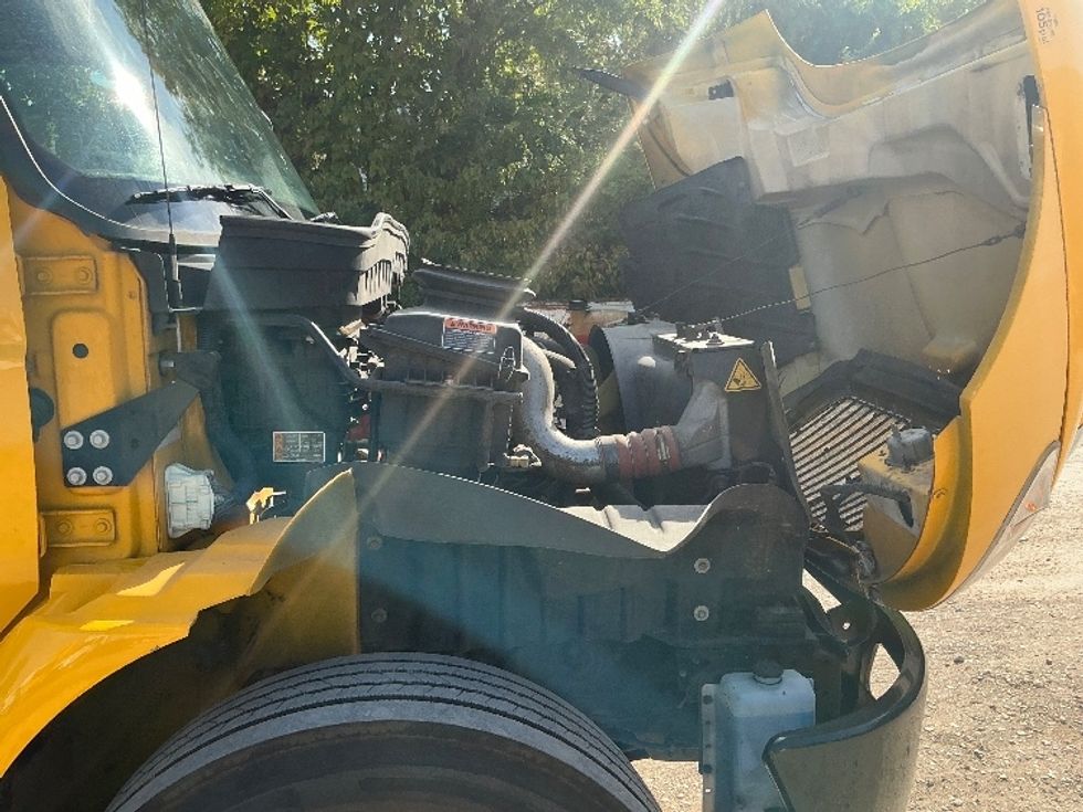 Medium Duty Box Truck-Light and Medium Duty Trucks-International-2021-MV607-Dallas-TX-222,371\n\t\tmiles-$ 39,000 - Image 23