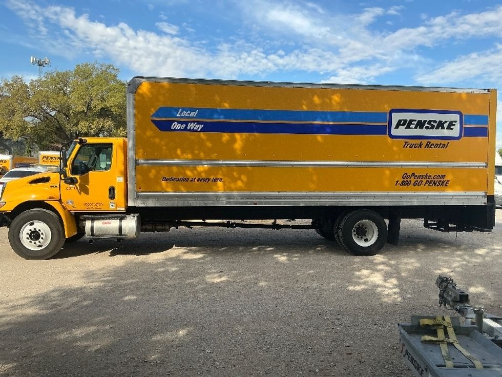 Medium Duty Box Truck-Light and Medium Duty Trucks-International-2021-MV607-Dallas-TX-222,371\n\t\tmiles-$ 39,000 - Image 4
