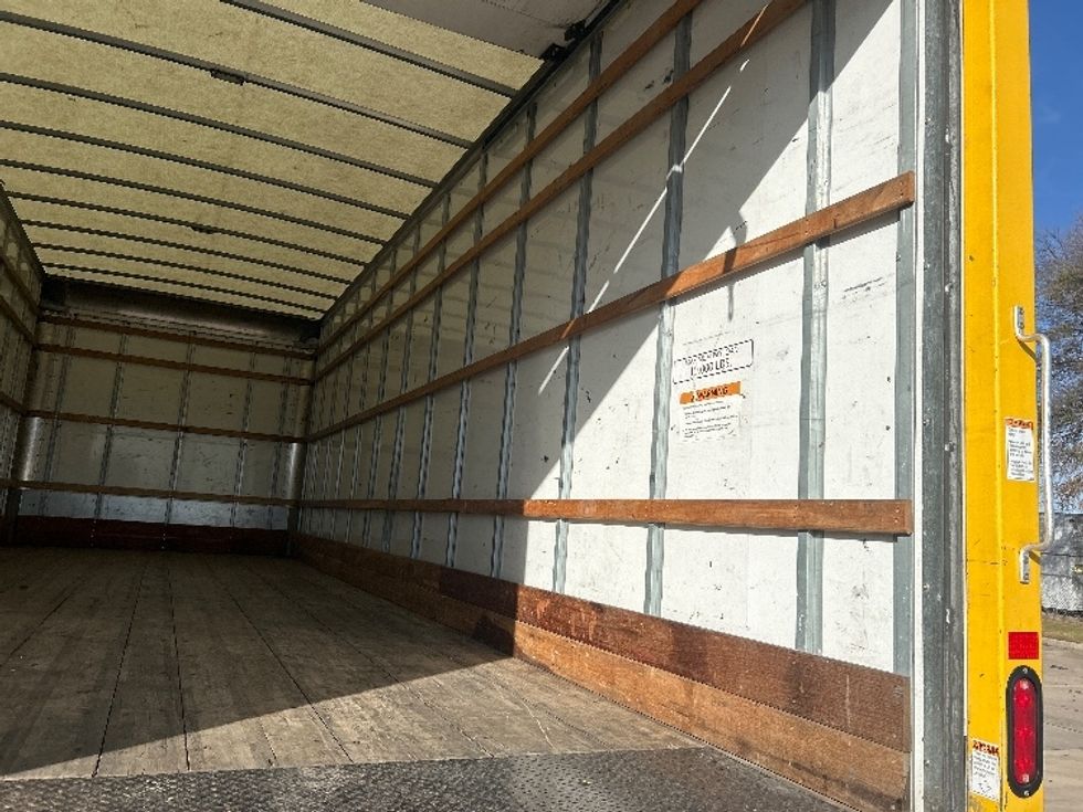 Medium Duty Box Truck-Light and Medium Duty Trucks-International-2021-MV607-Dallas-TX-225,185\n\t\tmiles-$ 37,250 - Image 12
