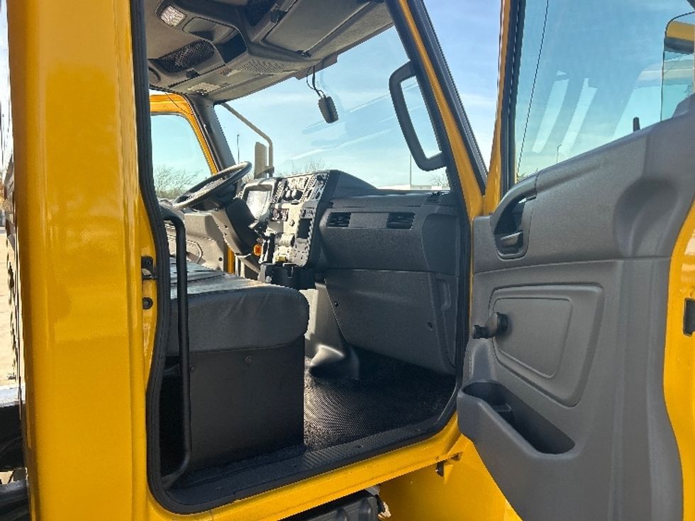 Medium Duty Box Truck-Light and Medium Duty Trucks-International-2021-MV607-Dallas-TX-225,185\n\t\tmiles-$ 37,250 - Image 20