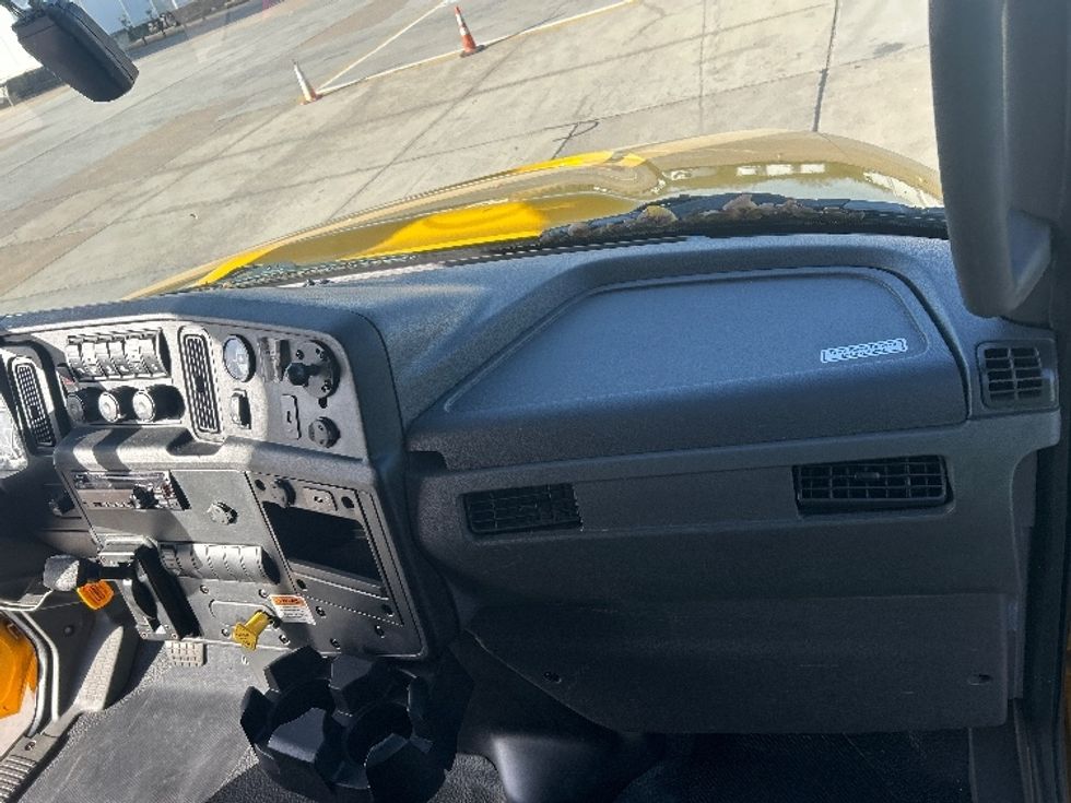 Medium Duty Box Truck-Light and Medium Duty Trucks-International-2021-MV607-Dallas-TX-225,185\n\t\tmiles-$ 37,250 - Image 21