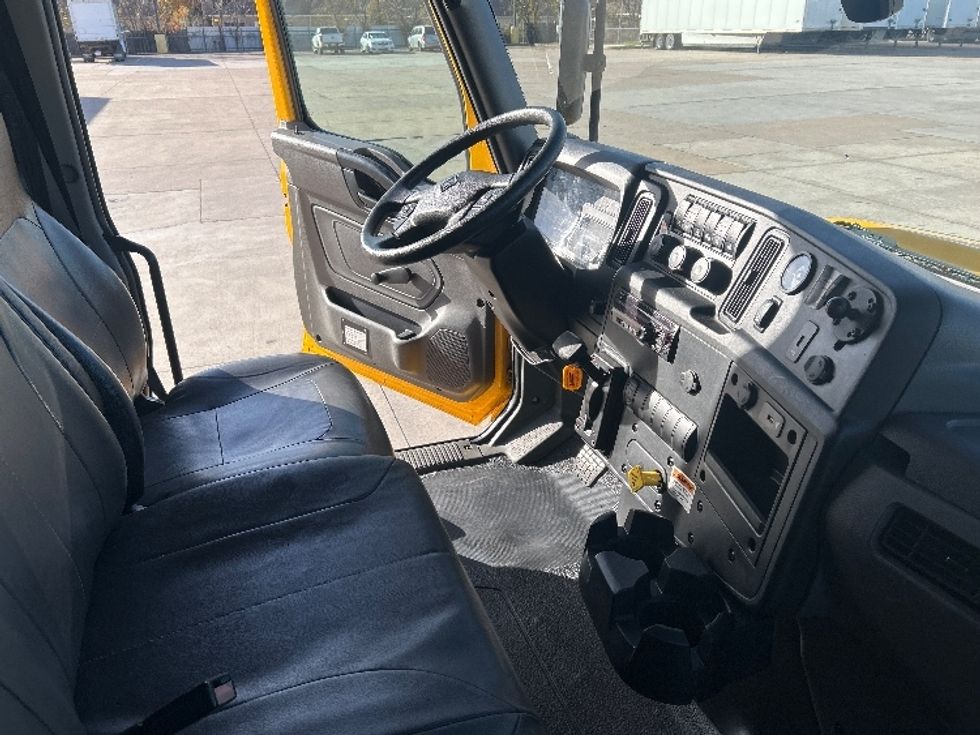 Medium Duty Box Truck-Light and Medium Duty Trucks-International-2021-MV607-Dallas-TX-225,185\n\t\tmiles-$ 37,250 - Image 22