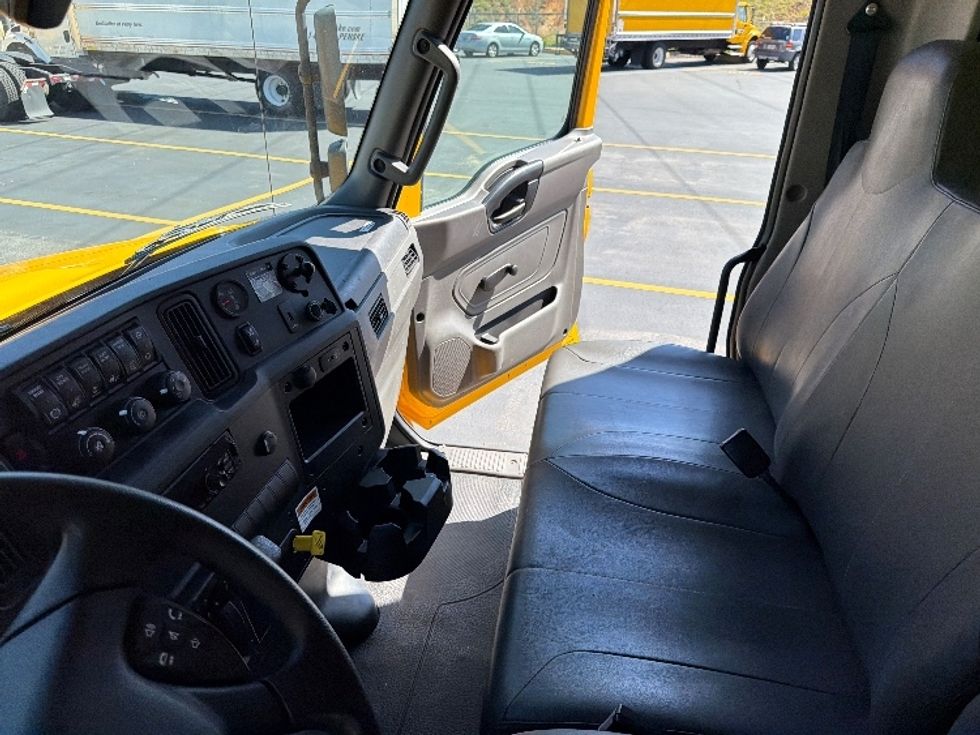 Medium Duty Box Truck-Light and Medium Duty Trucks-International-2021-MV607-Dallas-TX-231,987\n\t\tmiles-$ 40,750 - Image 18