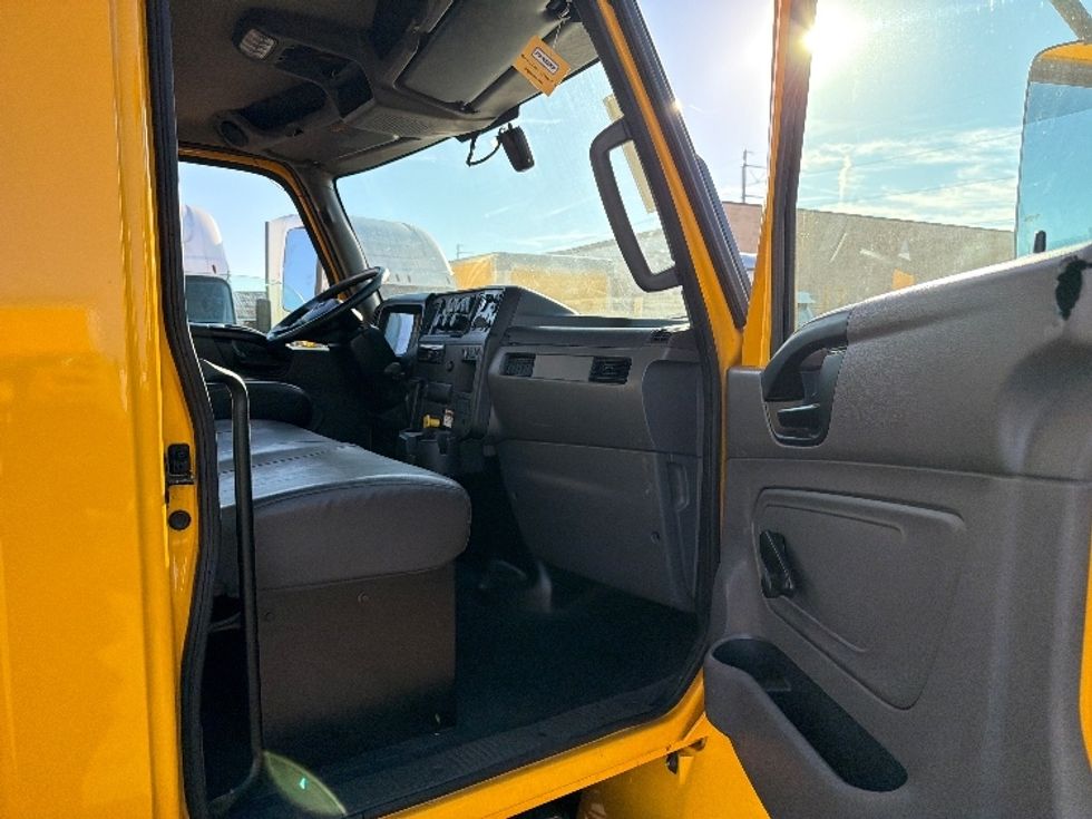 Medium Duty Box Truck-Light and Medium Duty Trucks-International-2021-MV607-Dallas-TX-254,371\n\t\tmiles-$ 32,500 - Image 20