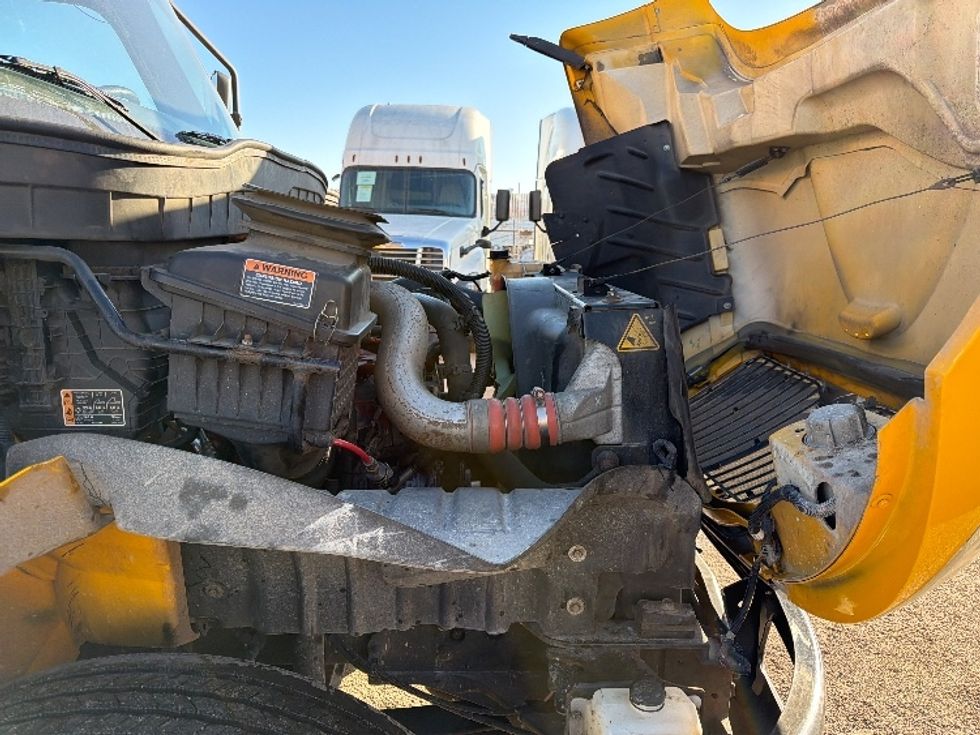 Medium Duty Box Truck-Light and Medium Duty Trucks-International-2021-MV607-Dallas-TX-254,371\n\t\tmiles-$ 32,500 - Image 23