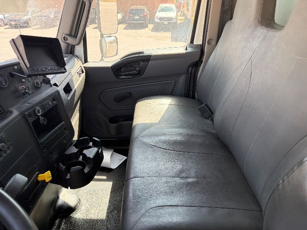 Medium Duty Box Truck-Light and Medium Duty Trucks-International-2021-MV607-Dallas-TX-299,718\n\t\tmiles-$ 40,000 - Image 19