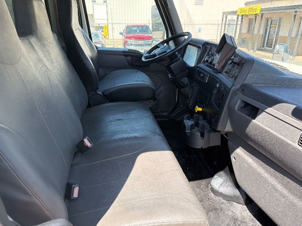 Medium Duty Box Truck-Light and Medium Duty Trucks-International-2021-MV607-Dallas-TX-299,718\n\t\tmiles-$ 40,000 - Image 22