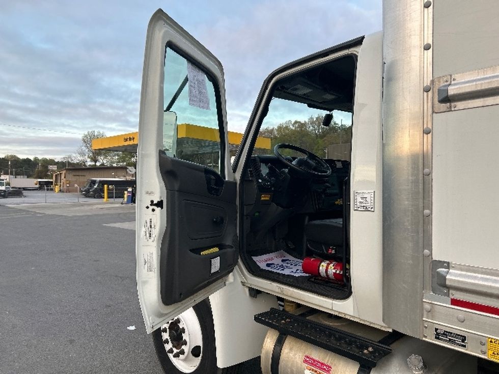 Medium Duty Box Truck-Light and Medium Duty Trucks-International-2021-MV607-Dalton-GA-155,764\n\t\tmiles-$ 64,750 - Image 16