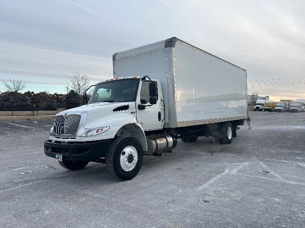 Medium Duty Box Truck-Light and Medium Duty Trucks-International-2021-MV607-Davenport-IA-147,021\n\t\tmiles-$ 59,000 - Image 3