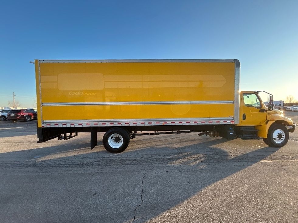 Medium Duty Box Truck-Light and Medium Duty Trucks-International-2021-MV607-Davenport-IA-235,710\n\t\tmiles-$ 33,000 - Image 14