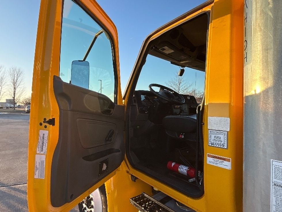 Medium Duty Box Truck-Light and Medium Duty Trucks-International-2021-MV607-Davenport-IA-235,710\n\t\tmiles-$ 33,000 - Image 15