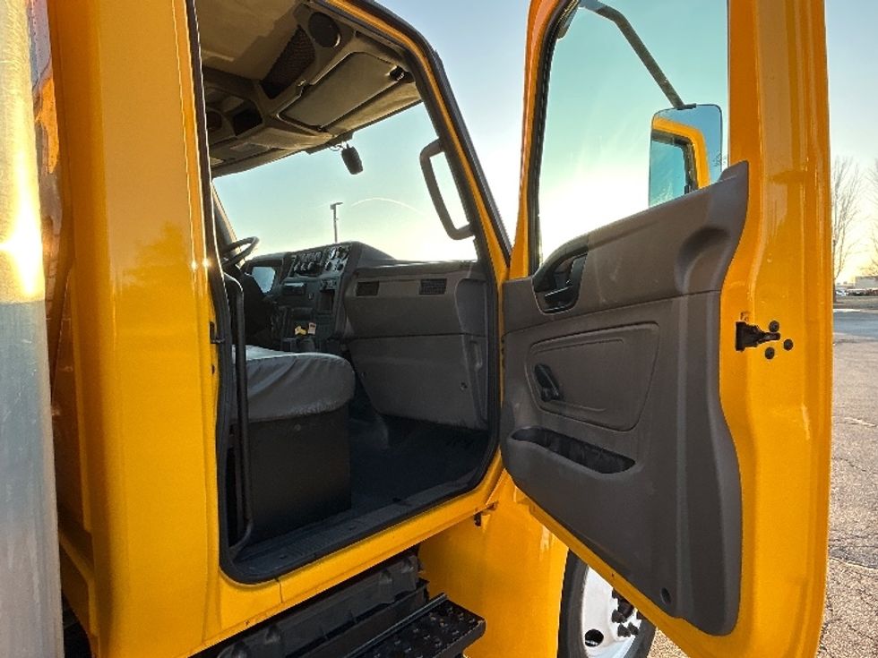 Medium Duty Box Truck-Light and Medium Duty Trucks-International-2021-MV607-Davenport-IA-235,710\n\t\tmiles-$ 33,000 - Image 18