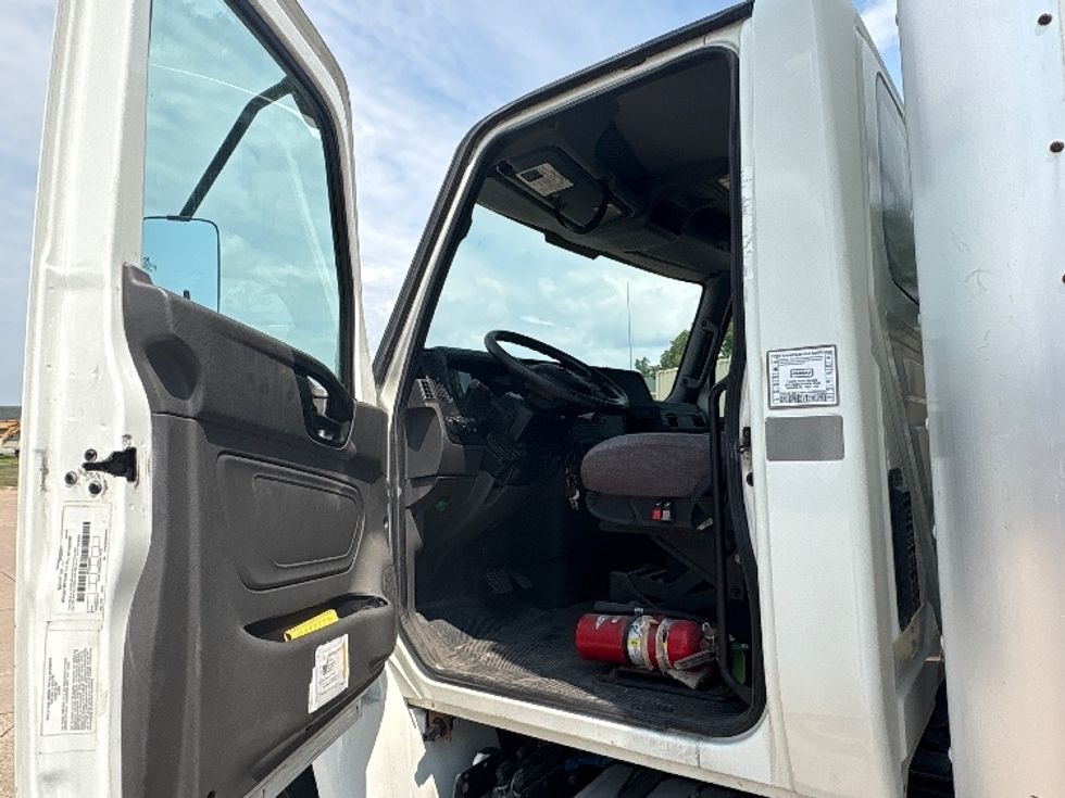 Medium Duty Box Truck-Light and Medium Duty Trucks-International-2021-MV607-Davenport-IA-305,430\n\t\tmiles-$ 41,750 - Image 16