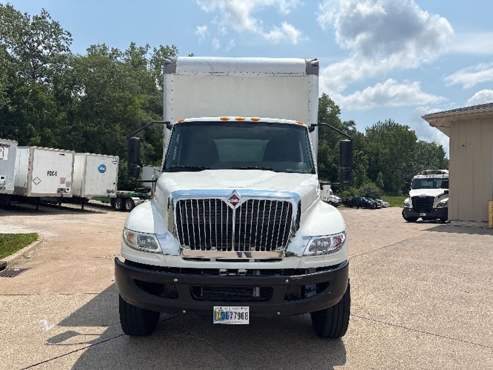 Medium Duty Box Truck-Light and Medium Duty Trucks-International-2021-MV607-Davenport-IA-305,430\n\t\tmiles-$ 41,750 - Image 2