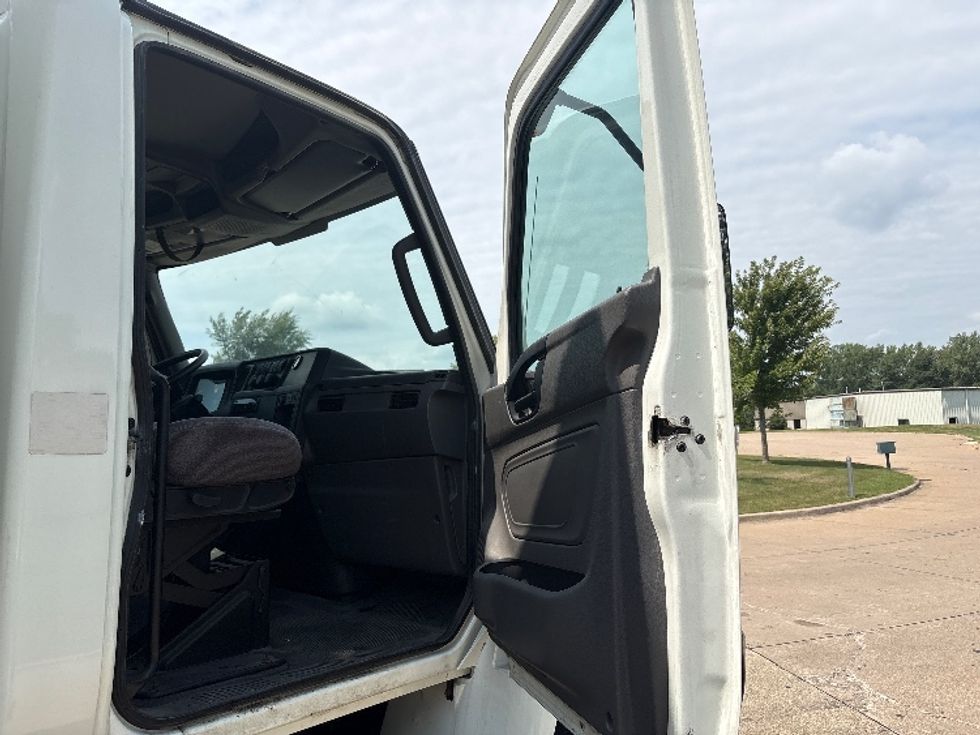 Medium Duty Box Truck-Light and Medium Duty Trucks-International-2021-MV607-Davenport-IA-305,430\n\t\tmiles-$ 41,750 - Image 20