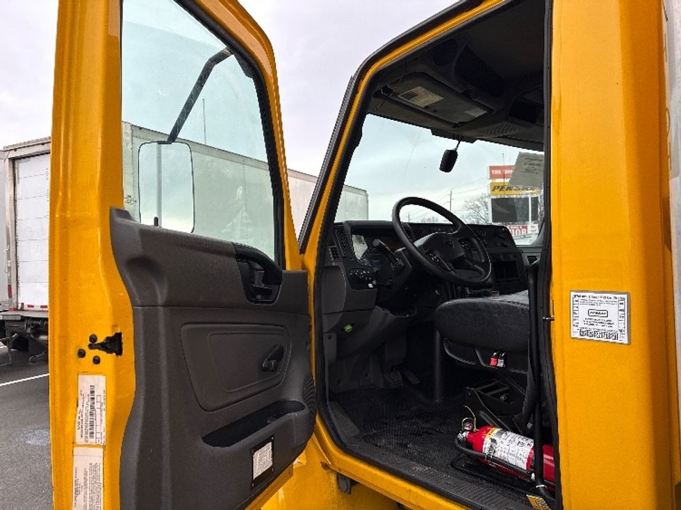 Medium Duty Box Truck-Light and Medium Duty Trucks-International-2021-MV607-Dayton-NJ-185,697\n\t\tmiles-$ 41,250 - Image 16