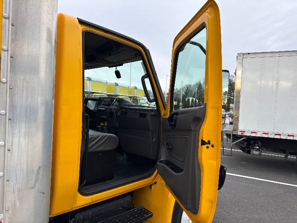 Medium Duty Box Truck-Light and Medium Duty Trucks-International-2021-MV607-Dayton-NJ-185,697\n\t\tmiles-$ 41,250 - Image 20