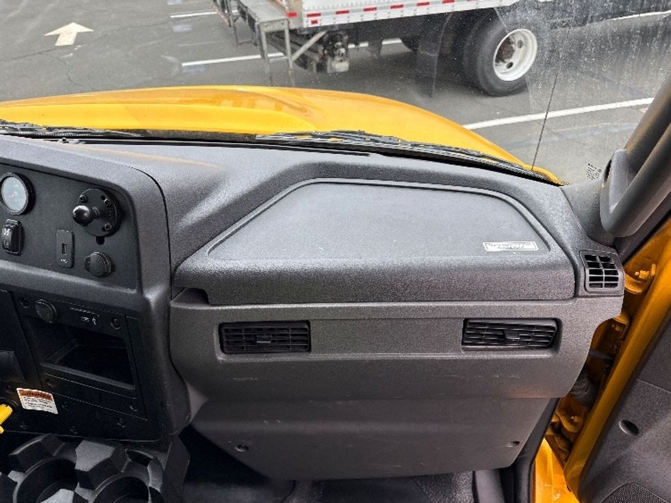 Medium Duty Box Truck-Light and Medium Duty Trucks-International-2021-MV607-Dayton-NJ-185,697\n\t\tmiles-$ 41,250 - Image 21