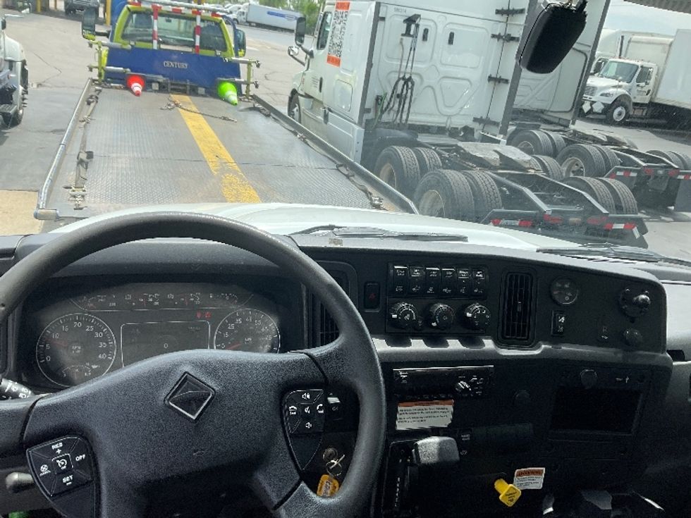 Medium Duty Box Truck-Light and Medium Duty Trucks-International-2021-MV607-Dayton-OH-252,659\n\t\tmiles-$ 41,000 - Image 17
