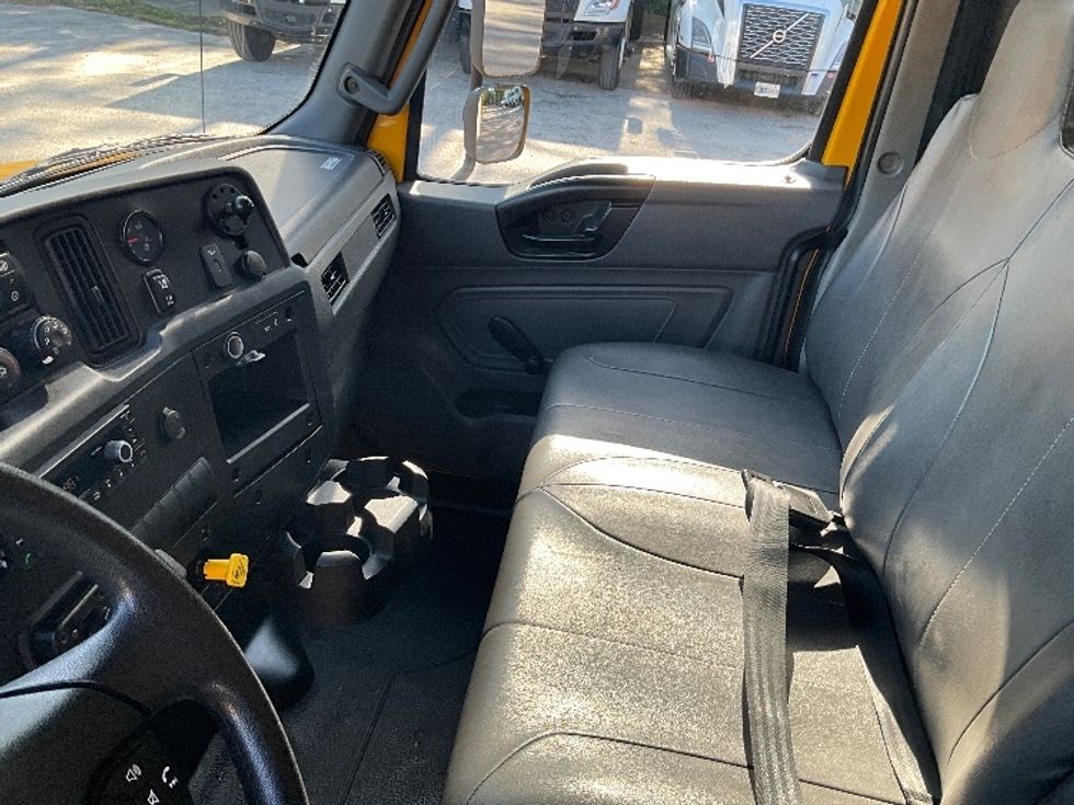 Medium Duty Box Truck-Light and Medium Duty Trucks-International-2021-MV607-Daytona Beach-FL-211,189\n\t\tmiles-$ 40,750 - Image 19