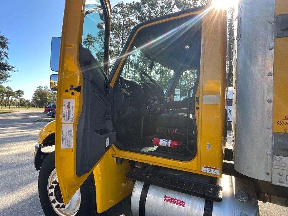 Medium Duty Box Truck-Light and Medium Duty Trucks-International-2021-MV607-Daytona Beach-FL-211,189\n\t\tmiles-$ 40,750 - Image 16