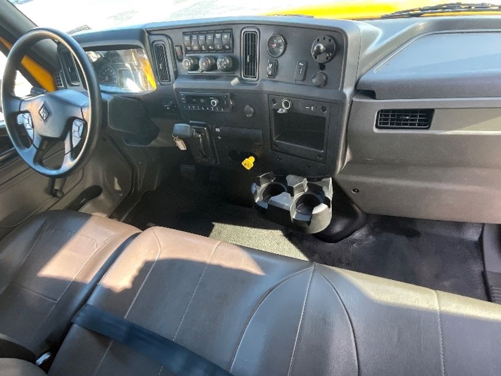 Medium Duty Box Truck-Light and Medium Duty Trucks-International-2021-MV607-Daytona Beach-FL-211,189\n\t\tmiles-$ 40,750 - Image 21