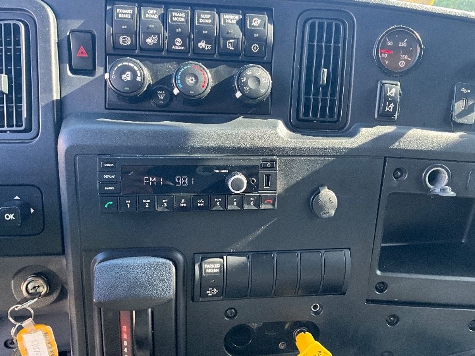 Medium Duty Box Truck-Light and Medium Duty Trucks-International-2021-MV607-Daytona Beach-FL-211,189\n\t\tmiles-$ 40,750 - Image 25