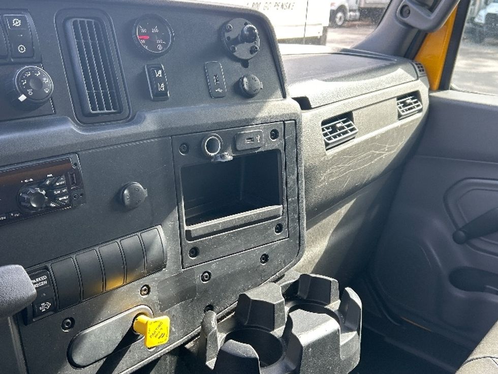 Medium Duty Box Truck-Light and Medium Duty Trucks-International-2021-MV607-Daytona Beach-FL-217,817\n\t\tmiles-$ 39,750 - Image 26