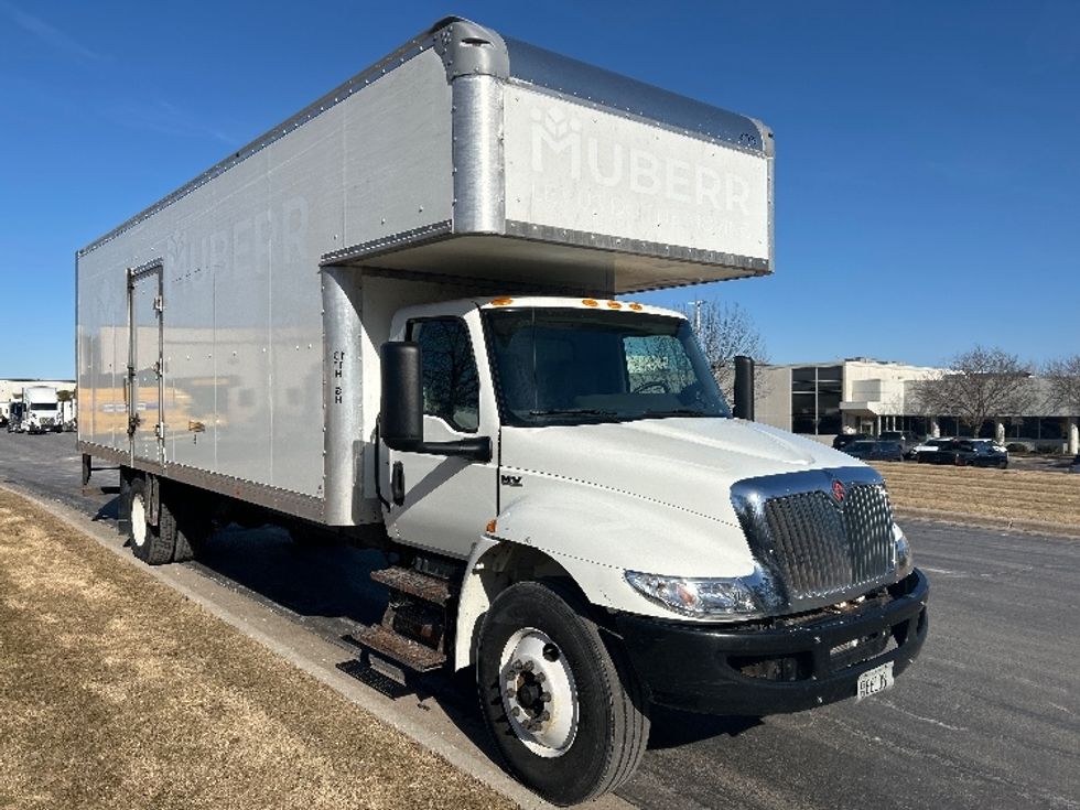 Medium Duty Box Truck-Light and Medium Duty Trucks-International-2021-MV607-De Pere-WI-132,272\n\t\tmiles-$ 59,750 - Image 1