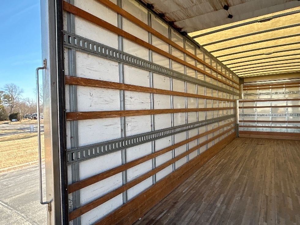 Medium Duty Box Truck-Light and Medium Duty Trucks-International-2021-MV607-De Pere-WI-132,272\n\t\tmiles-$ 59,750 - Image 11