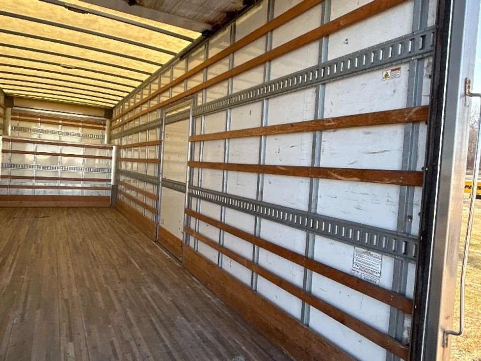 Medium Duty Box Truck-Light and Medium Duty Trucks-International-2021-MV607-De Pere-WI-132,272\n\t\tmiles-$ 59,750 - Image 12