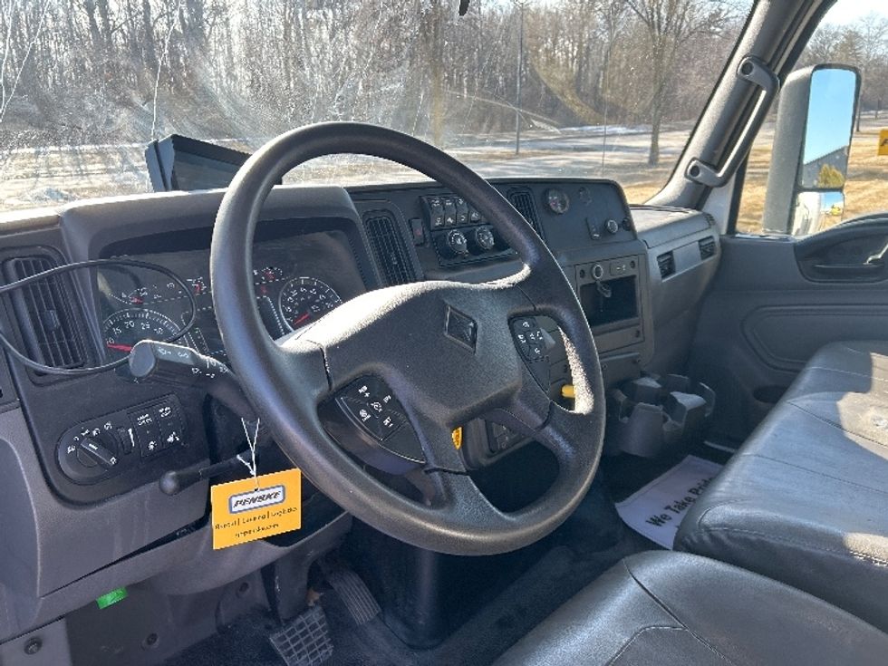 Medium Duty Box Truck-Light and Medium Duty Trucks-International-2021-MV607-De Pere-WI-132,272\n\t\tmiles-$ 59,750 - Image 17