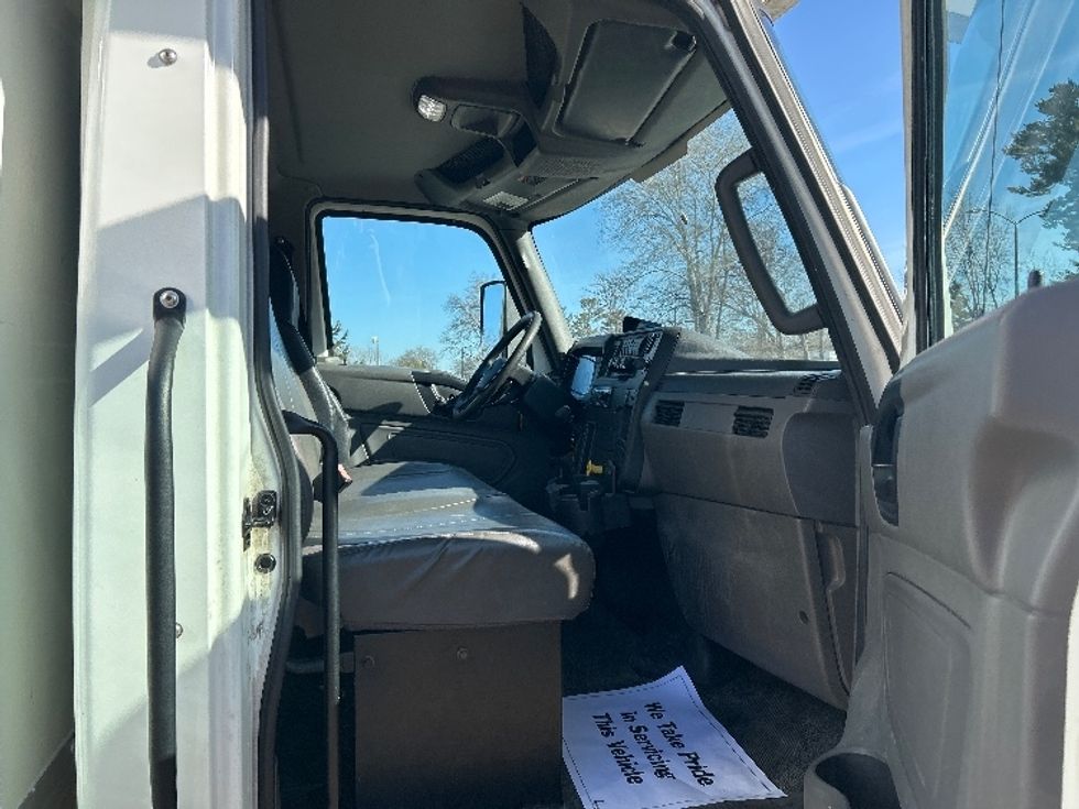 Medium Duty Box Truck-Light and Medium Duty Trucks-International-2021-MV607-De Pere-WI-132,272\n\t\tmiles-$ 59,750 - Image 20
