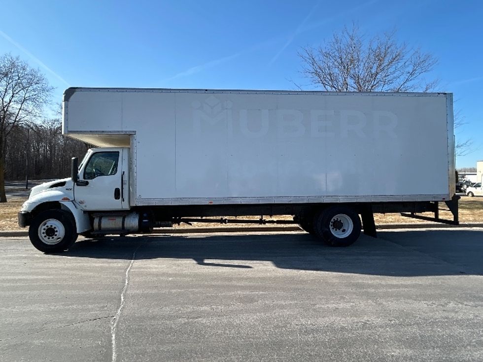 Medium Duty Box Truck-Light and Medium Duty Trucks-International-2021-MV607-De Pere-WI-132,272\n\t\tmiles-$ 59,750 - Image 4