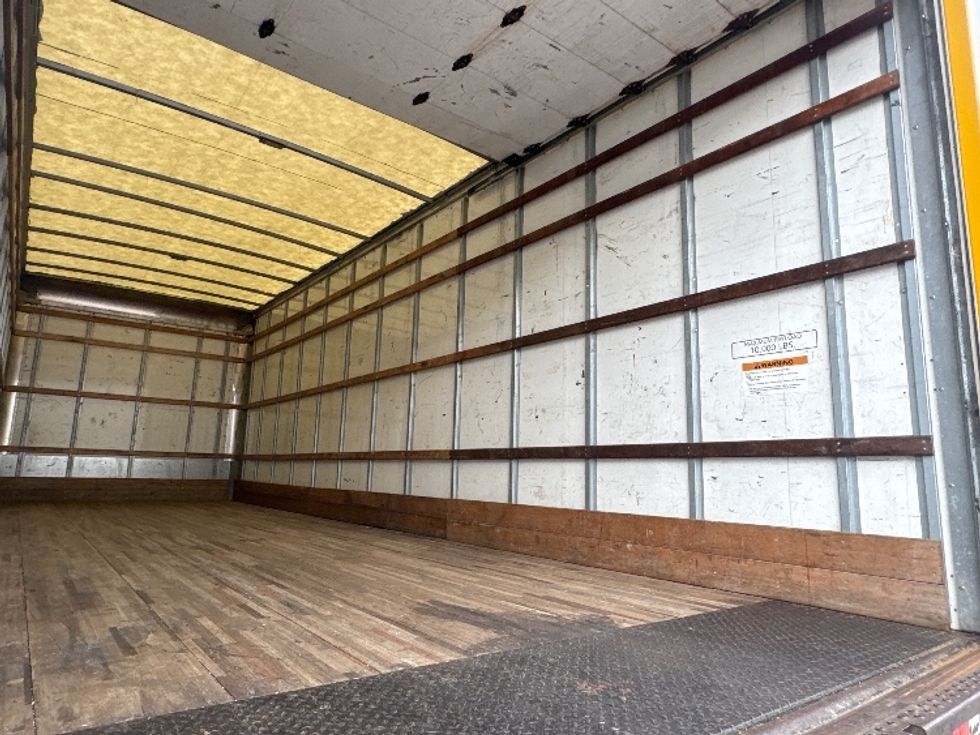 Medium Duty Box Truck-Light and Medium Duty Trucks-International-2021-MV607-Denton-TX-195,889\n\t\tmiles-$ 42,750 - Image 12