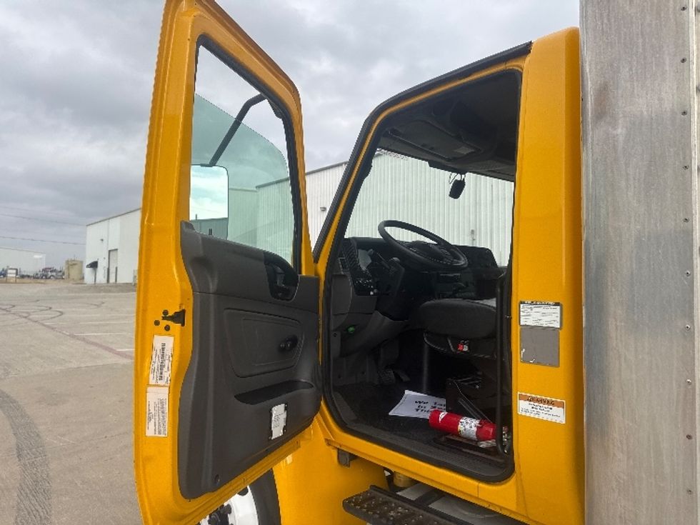 Medium Duty Box Truck-Light and Medium Duty Trucks-International-2021-MV607-Denton-TX-195,889\n\t\tmiles-$ 42,750 - Image 16