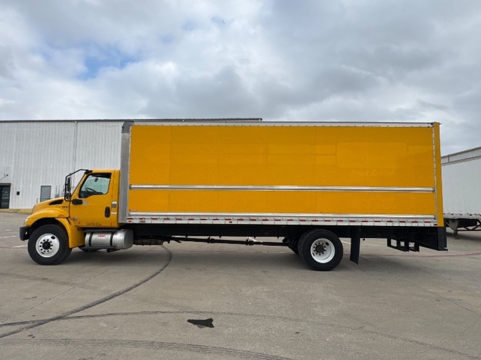 Medium Duty Box Truck-Light and Medium Duty Trucks-International-2021-MV607-Denton-TX-195,889\n\t\tmiles-$ 42,750 - Image 4