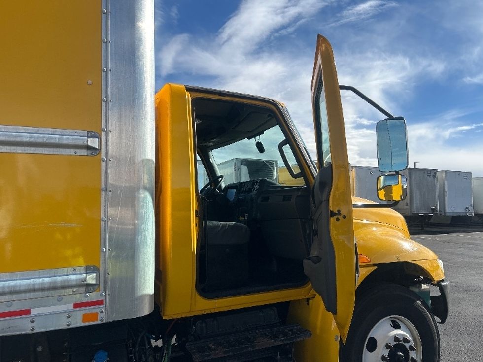 Medium Duty Box Truck-Light and Medium Duty Trucks-International-2021-MV607-Denver-CO-201,289\n\t\tmiles-$ 42,000 - Image 19