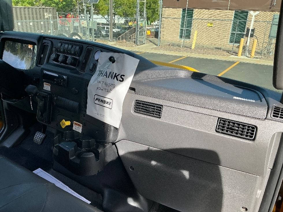 Medium Duty Box Truck-Light and Medium Duty Trucks-International-2021-MV607-Denver-CO-268,561\n\t\tmiles-$ 33,250 - Image 21