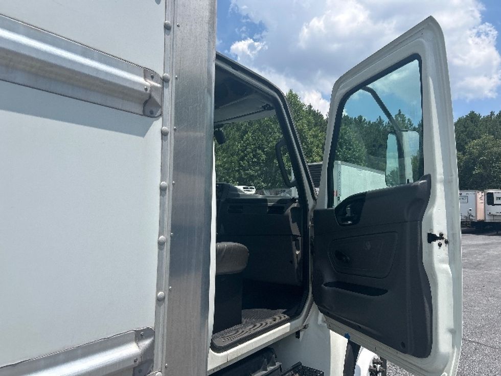 Medium Duty Box Truck-Light and Medium Duty Trucks-International-2021-MV607-Duluth-GA-221,745\n\t\tmiles-$ 52,750 - Image 20