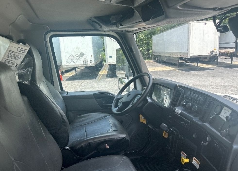 Medium Duty Box Truck-Light and Medium Duty Trucks-International-2021-MV607-Duluth-GA-221,745\n\t\tmiles-$ 52,750 - Image 22