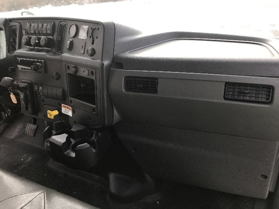 Medium Duty Box Truck-Light and Medium Duty Trucks-International-2021-MV607-Duncansville-PA-197,954\n\t\tmiles-$ 58,500 - Image 15