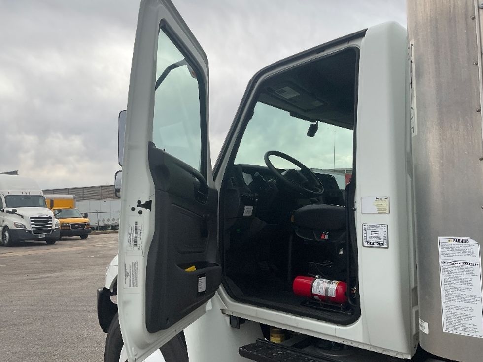Medium Duty Box Truck-Light and Medium Duty Trucks-International-2021-MV607-Earth City-MO-223,857\n\t\tmiles-$ 46,750 - Image 16