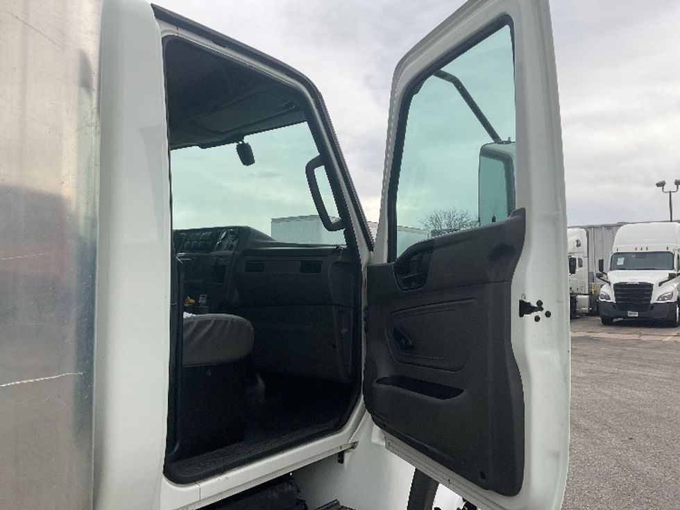 Medium Duty Box Truck-Light and Medium Duty Trucks-International-2021-MV607-Earth City-MO-223,857\n\t\tmiles-$ 46,750 - Image 20