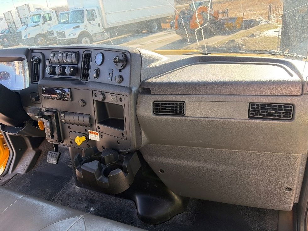 Medium Duty Box Truck-Light and Medium Duty Trucks-International-2021-MV607-East Chicago-IN-156,153\n\t\tmiles-$ 41,250 - Image 21