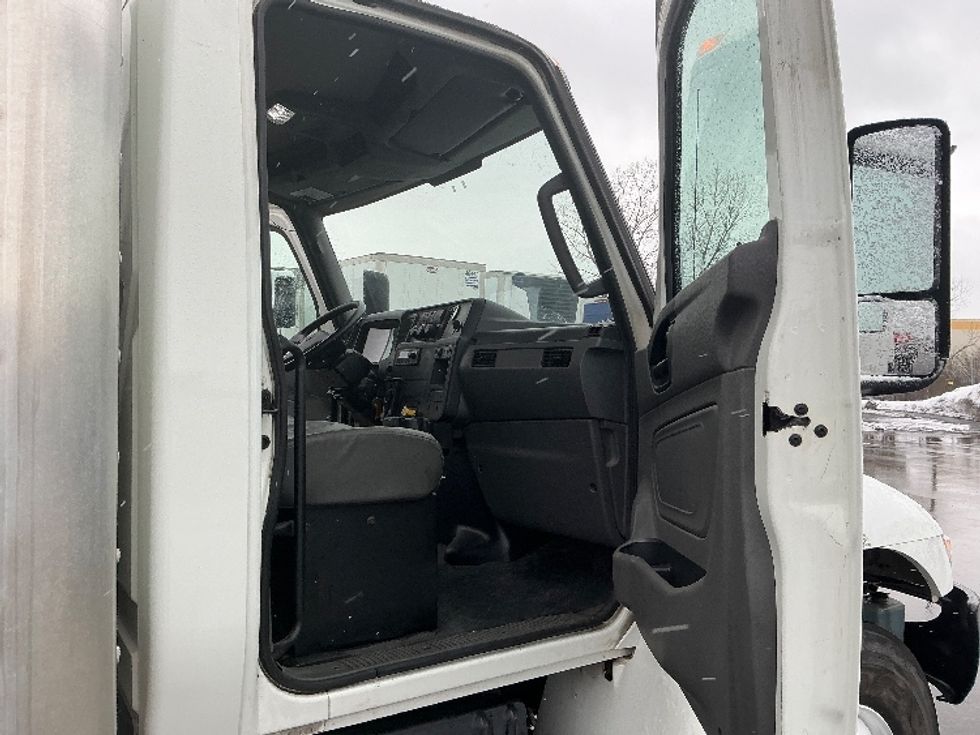 Medium Duty Box Truck-Light and Medium Duty Trucks-International-2021-MV607-East Chicago-IN-237,795\n\t\tmiles-$ 38,250 - Image 19
