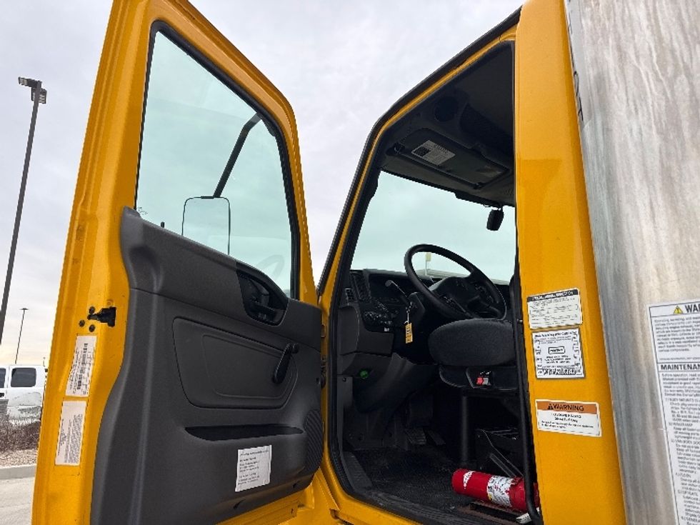 Medium Duty Box Truck-Light and Medium Duty Trucks-International-2021-MV607-Eden-MD-223,469\n\t\tmiles-$ 32,000 - Image 16