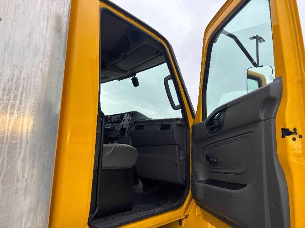 Medium Duty Box Truck-Light and Medium Duty Trucks-International-2021-MV607-Eden-MD-223,469\n\t\tmiles-$ 32,000 - Image 20