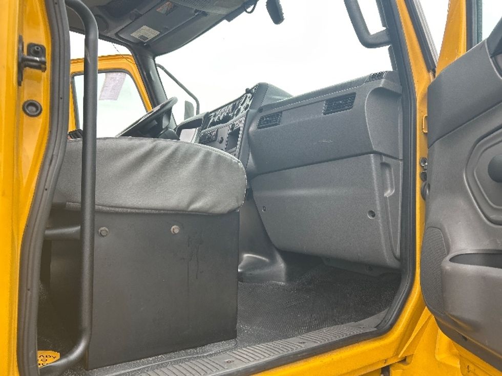 Medium Duty Box Truck-Light and Medium Duty Trucks-International-2021-MV607-El Paso-TX-146,484\n\t\tmiles-$ 43,750 - Image 20