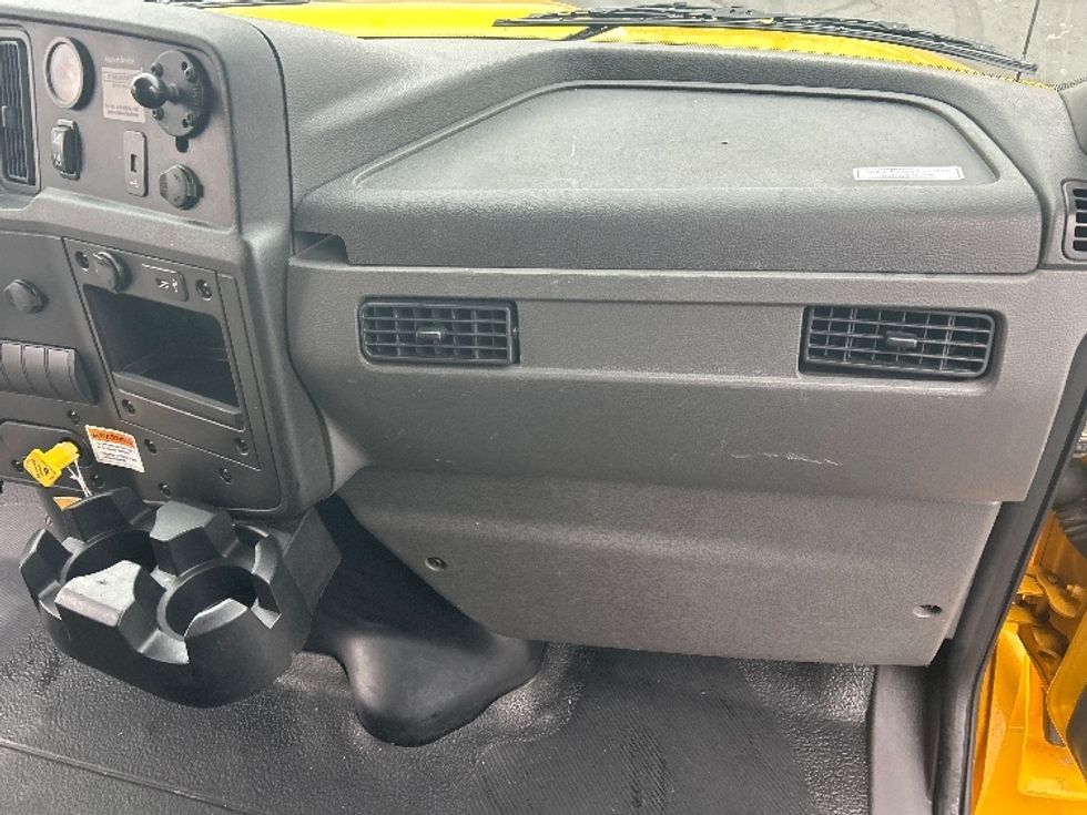 Medium Duty Box Truck-Light and Medium Duty Trucks-International-2021-MV607-El Paso-TX-146,484\n\t\tmiles-$ 43,750 - Image 21